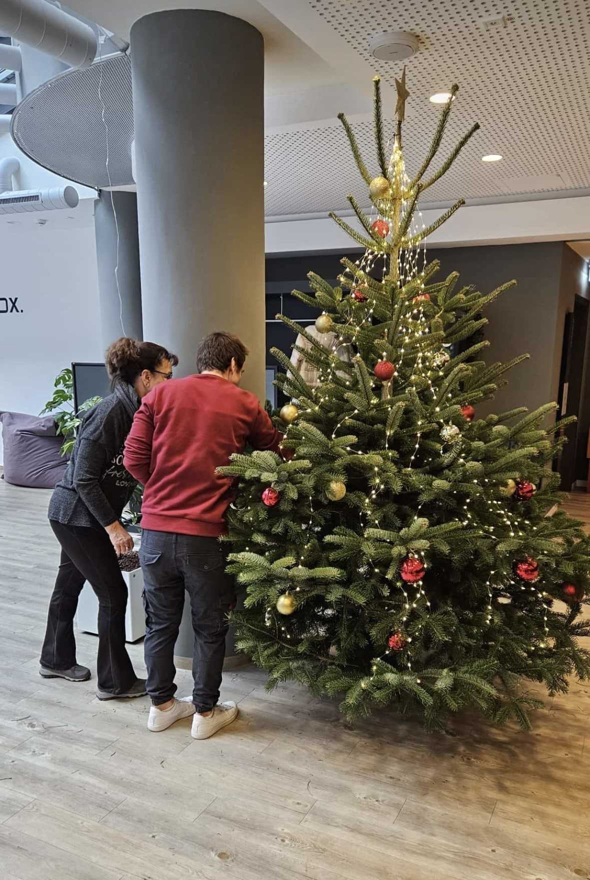 Gäste im Gespräch bei Christmas Together 2024